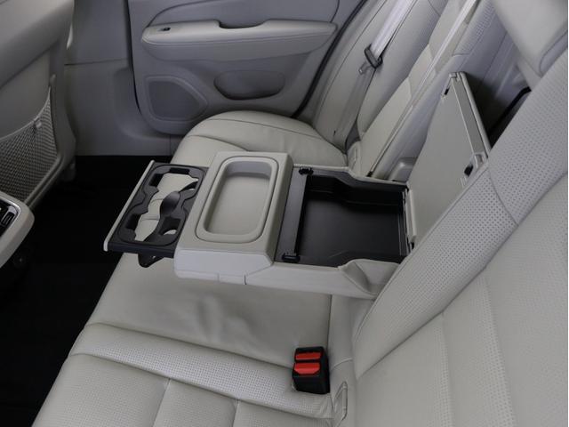 V60 B5 インスクリプション B5エンジン クライメートPKG 前後純正ドラレコ 48V 18インチAW 前後シートヒーター リラクゼーション機能 ワイヤレススマホチャージ ドリフトウッドパネル harman/kardon(41枚目)