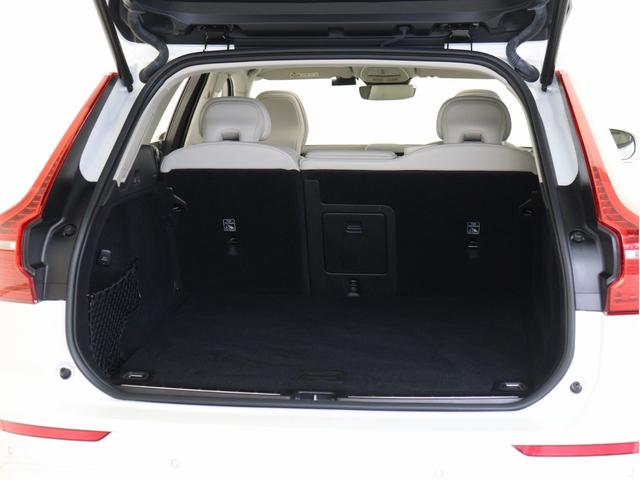 XC60 ウルトラ B5 AWD サンルーフ 社内使用車 Google ドラレコ 48V harman/kardon ドリフトウッドパネル 19インチAW リラクゼーション機能 前後シートヒーター ステアリングホイールヒーター(11枚目)