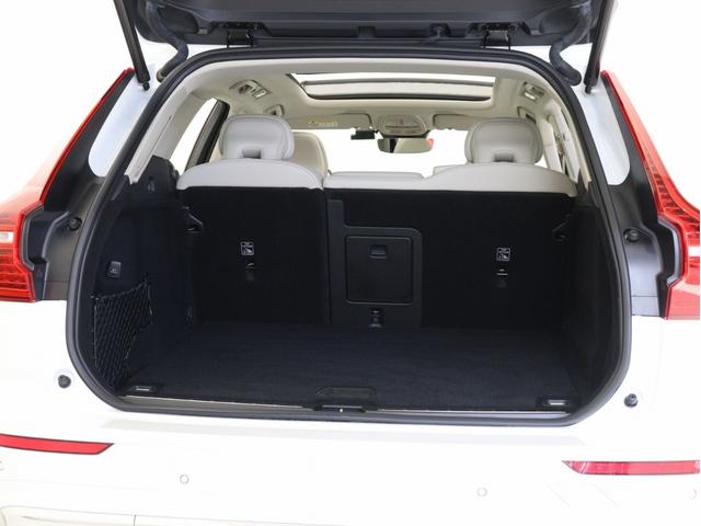 XC60 ウルトラ B5 AWD サンルーフ 社内使用車 Google ドラレコ 48V harman/kardon ドリフトウッドパネル 19インチAW リラクゼーション機能 前後シートヒーター ステアリングホイールヒーター(11枚目)