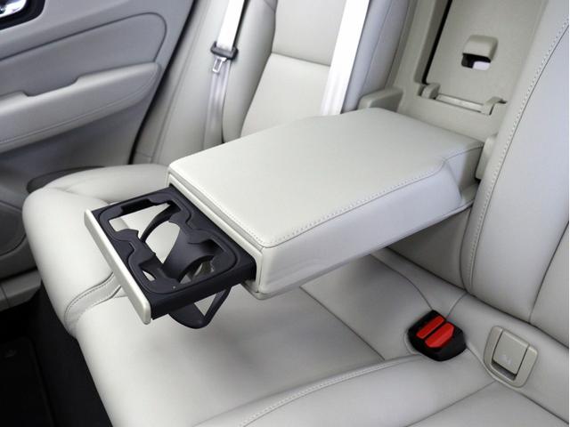XC60 ウルトラ B5 AWD サンルーフ 社内使用車 Google ドラレコ 48V harman/kardon ドリフトウッドパネル 19インチAW リラクゼーション機能 前後シートヒーター ステアリングホイールヒーター(38枚目)