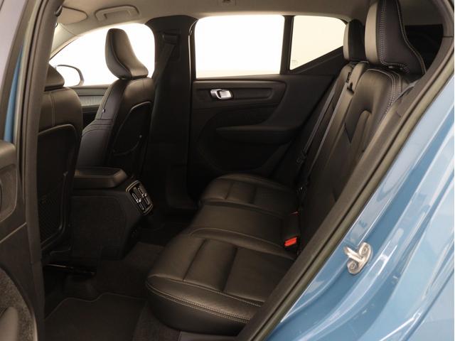 XC40 アルティメット B4 AWD Google ドラレコ 48V 黒革 19インチAW harman/kardon 前後シートヒーター ステアリングヒーター クリスタルシフトノブ ドリフトウッドパネル リアカメラ&360°カメラ(12枚目)