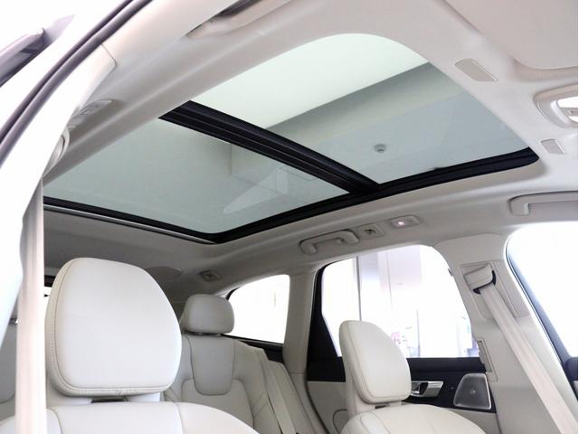 XC60 ウルトラ B5 AWD サンルーフ B&W エアサス Google搭載 ドラレコ 48V ラミネーテッドサイドウインドー 白革 前後シートヒーター ステアリングヒーター クリスタルシフトノブ ドリフトウッドパネル 19AW(5枚目)