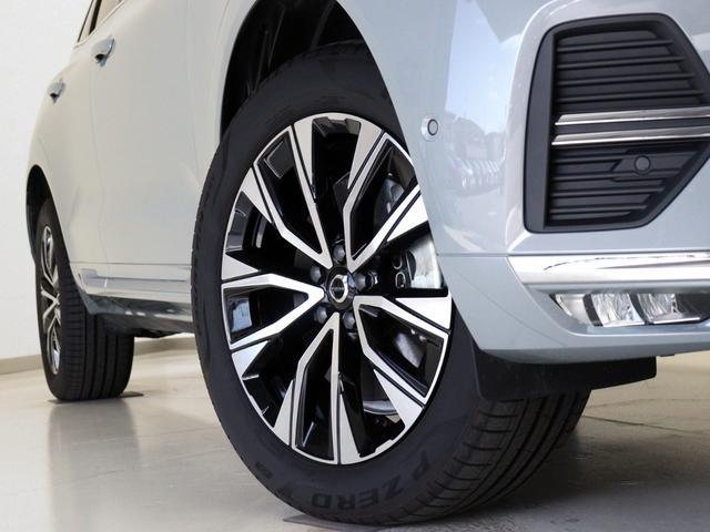 XC60 ウルトラ B5 AWD サンルーフ B&W エアサス Google搭載 ドラレコ 48V ラミネーテッドサイドウインドー 白革 前後シートヒーター ステアリングヒーター クリスタルシフトノブ ドリフトウッドパネル 19AW(9枚目)