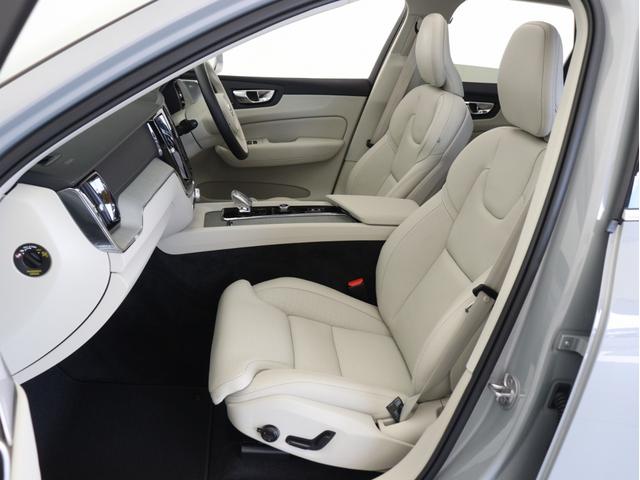 XC60 ウルトラ B5 AWD サンルーフ B&W エアサス Google搭載 ドラレコ 48V ラミネーテッドサイドウインドー 白革 前後シートヒーター ステアリングヒーター クリスタルシフトノブ ドリフトウッドパネル 19AW(13枚目)
