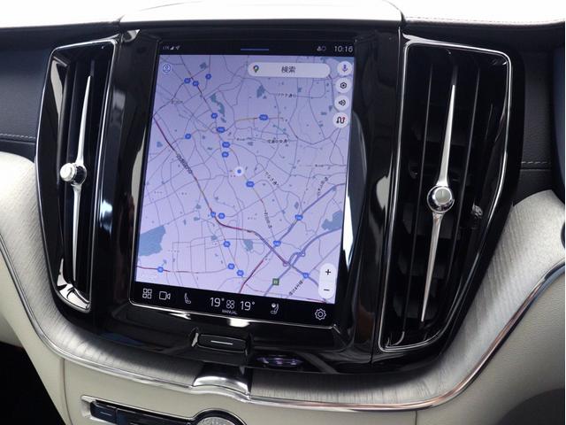 XC60 ウルトラ B5 AWD サンルーフ B&W エアサス Google搭載 ドラレコ 48V ラミネーテッドサイドウインドー 白革 前後シートヒーター ステアリングヒーター クリスタルシフトノブ ドリフトウッドパネル 19AW(17枚目)