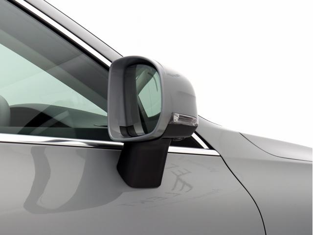 XC60 ウルトラ B5 AWD サンルーフ B&W エアサス Google搭載 ドラレコ 48V ラミネーテッドサイドウインドー 白革 前後シートヒーター ステアリングヒーター クリスタルシフトノブ ドリフトウッドパネル 19AW(24枚目)