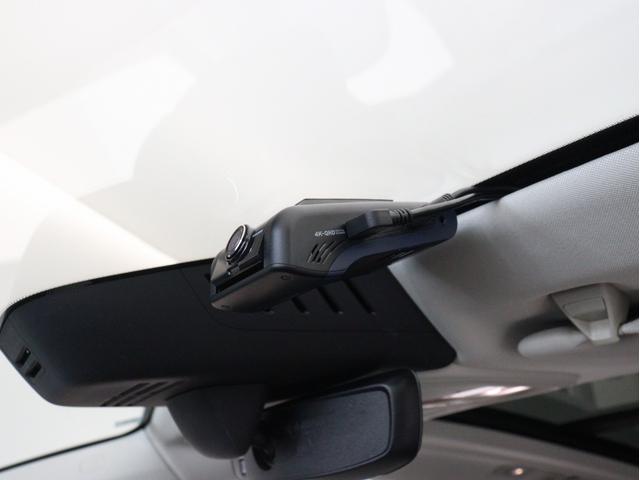 XC60 ウルトラ B5 AWD サンルーフ B&W エアサス Google搭載 ドラレコ 48V ラミネーテッドサイドウインドー 白革 前後シートヒーター ステアリングヒーター クリスタルシフトノブ ドリフトウッドパネル 19AW(33枚目)