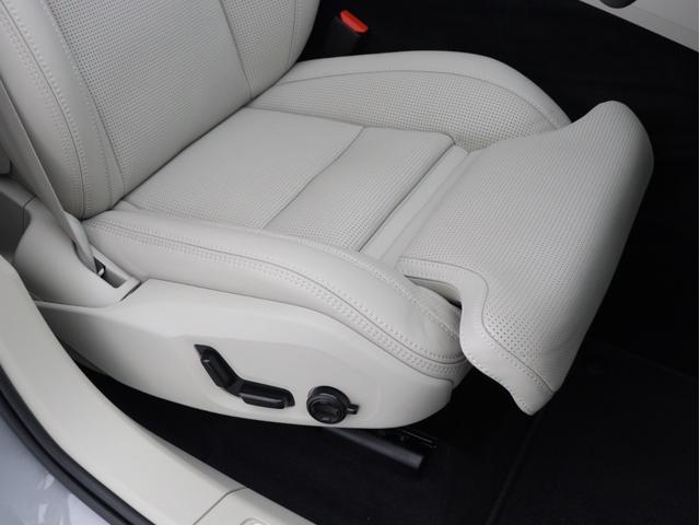 XC60 ウルトラ B5 AWD サンルーフ B&W エアサス Google搭載 ドラレコ 48V ラミネーテッドサイドウインドー 白革 前後シートヒーター ステアリングヒーター クリスタルシフトノブ ドリフトウッドパネル 19AW(35枚目)