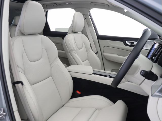XC60 ウルトラ B5 AWD サンルーフ B&W エアサス Google搭載 ドラレコ 48V ラミネーテッドサイドウインドー 白革 前後シートヒーター ステアリングヒーター クリスタルシフトノブ ドリフトウッドパネル 19AW(36枚目)