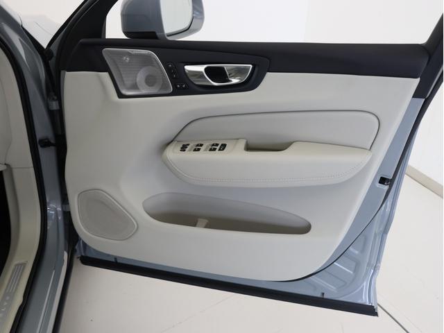 XC60 ウルトラ B5 AWD サンルーフ B&W エアサス Google搭載 ドラレコ 48V ラミネーテッドサイドウインドー 白革 前後シートヒーター ステアリングヒーター クリスタルシフトノブ ドリフトウッドパネル 19AW(38枚目)