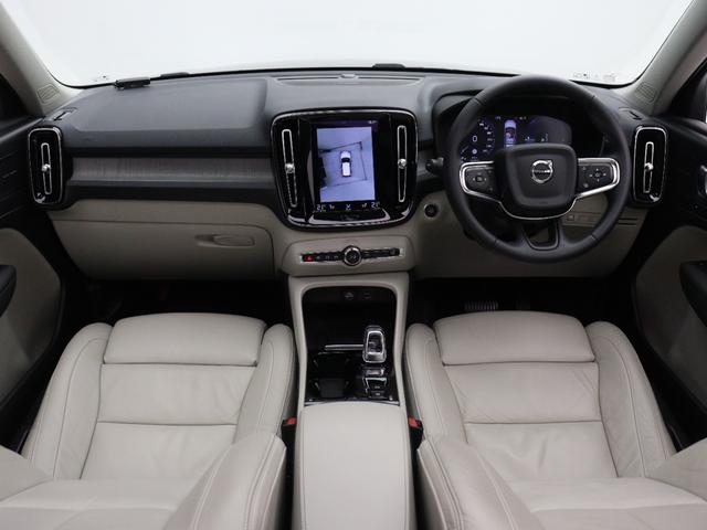 XC40 リチャージ PHV T5 インスクリプション PHEV サンルーフ 白革 デニムブルーメタリック harman/kardon 前後シートヒーター ステアリングホイールヒーター クリスタルシフトノブ ドリフトウッドパネル パワーテールゲート(4枚目)