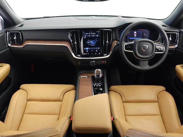 V60 ウルトラ B4 Google搭載 ドラレコ 48V 茶革 リニアライムウッドパネル クリスタルシフトノブ 前後シートヒーター ステアリングホイールヒーター リラクゼーション&ベンチレーション機能 パワーテールゲート(4枚目)