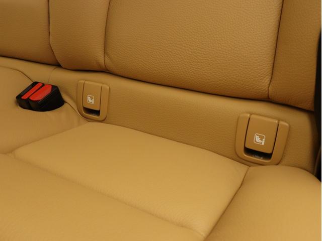 XC60 T5 AWD モーメンタム ドラレコ 茶革 360°カメラ LEDヘッドライト パワーテールゲート フロント8ウェイパワーシート シートヒーター 18インチAW アイアンオレアルミニウムパネル リア5面ダークティンテッドガラス(33枚目)