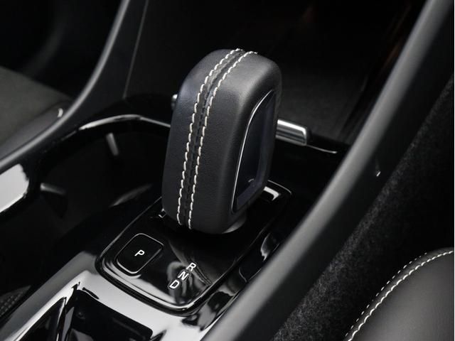 XC40 B5 AWD Rデザイン B5エンジン搭載 電動パノラマサンルーフ 専用スポーツサス ドラレコ 48V harman/kardon ワイヤレススマホチャージ パワーテールゲート 360°カメラ 19インチダイヤモンドカットAW(21枚目)