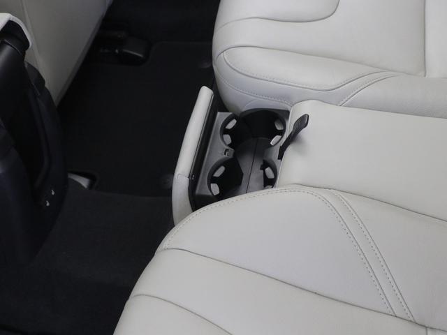 V40 T3 クラシックエディション パノラマガラスルーフ 特別仕様車 ドラレコ 白革 前後シートヒーター モダンウッドパネル harman/kardon 17インチAW LEDヘッドライト リアビューカメラ 追従クルーズコントロール(42枚目)