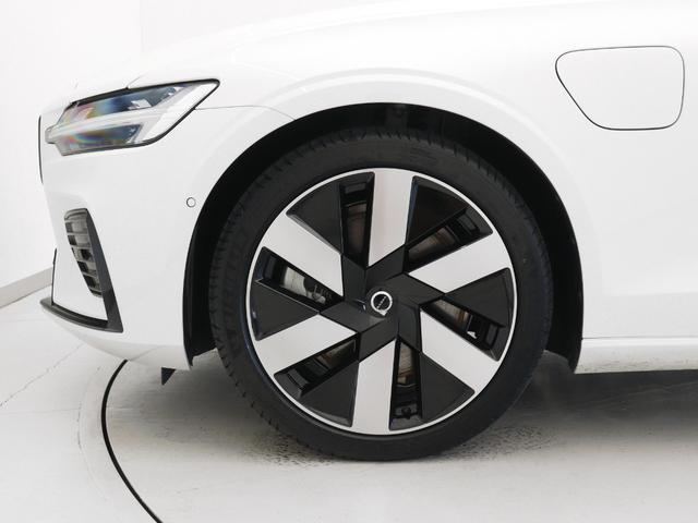 Ｖ６０ リチャジアルティメットＴ６ＡＷＤプラグインハイブリド　ＰＨＥＶ　サンルーフ　Ｂ＆Ｗ　Ｇｏｏｇｌｅ搭載　ドラレコ　白革　クリスタルシフトノブ　ドリフトウッドパネル　前後シートヒーター　ステアリングヒーター　リラクゼーション機能　パワーテールゲート　１９ＡＷ（10枚目）