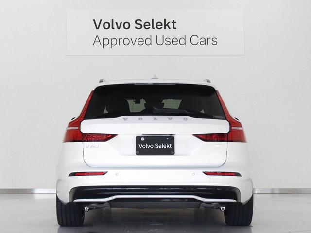 Ｖ６０ リチャジアルティメットＴ６ＡＷＤプラグインハイブリド　ＰＨＥＶ　サンルーフ　Ｂ＆Ｗ　Ｇｏｏｇｌｅ搭載　ドラレコ　白革　クリスタルシフトノブ　ドリフトウッドパネル　前後シートヒーター　ステアリングヒーター　リラクゼーション機能　パワーテールゲート　１９ＡＷ（12枚目）