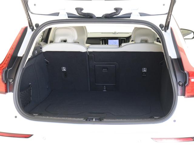 Ｖ６０ リチャジアルティメットＴ６ＡＷＤプラグインハイブリド　ＰＨＥＶ　サンルーフ　Ｂ＆Ｗ　Ｇｏｏｇｌｅ搭載　ドラレコ　白革　クリスタルシフトノブ　ドリフトウッドパネル　前後シートヒーター　ステアリングヒーター　リラクゼーション機能　パワーテールゲート　１９ＡＷ（13枚目）