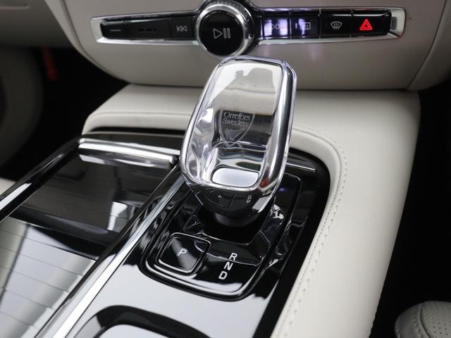 Ｖ６０ リチャジアルティメットＴ６ＡＷＤプラグインハイブリド　ＰＨＥＶ　サンルーフ　Ｂ＆Ｗ　Ｇｏｏｇｌｅ搭載　ドラレコ　白革　クリスタルシフトノブ　ドリフトウッドパネル　前後シートヒーター　ステアリングヒーター　リラクゼーション機能　パワーテールゲート　１９ＡＷ（21枚目）