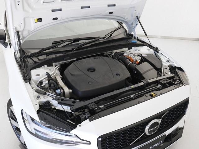 Ｖ６０ リチャジアルティメットＴ６ＡＷＤプラグインハイブリド　ＰＨＥＶ　サンルーフ　Ｂ＆Ｗ　Ｇｏｏｇｌｅ搭載　ドラレコ　白革　クリスタルシフトノブ　ドリフトウッドパネル　前後シートヒーター　ステアリングヒーター　リラクゼーション機能　パワーテールゲート　１９ＡＷ（23枚目）