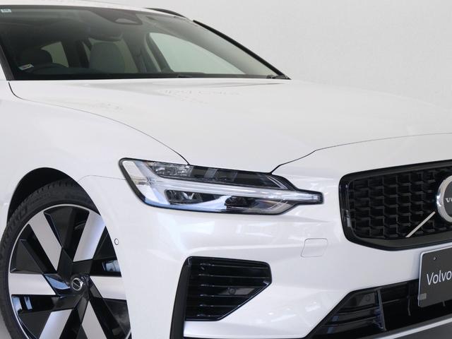 Ｖ６０ リチャジアルティメットＴ６ＡＷＤプラグインハイブリド　ＰＨＥＶ　サンルーフ　Ｂ＆Ｗ　Ｇｏｏｇｌｅ搭載　ドラレコ　白革　クリスタルシフトノブ　ドリフトウッドパネル　前後シートヒーター　ステアリングヒーター　リラクゼーション機能　パワーテールゲート　１９ＡＷ（25枚目）