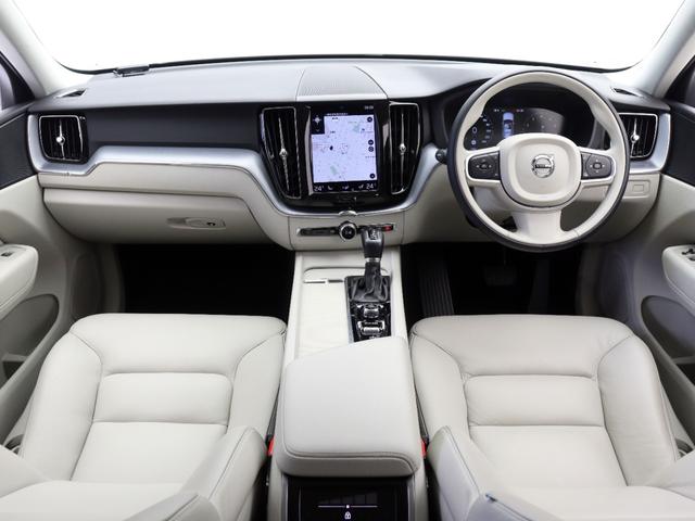 XC60 T5 AWD モーメンタム 360°カメラ フロント8ウェイパワーシート フロントシートヒーター パワーテールゲート リア5面ダークティンテッドガラス 18インチAW テキスタイルコンビシート アイアンオレアルミニウムパネル(4枚目)