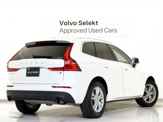 XC60 T5 AWD モーメンタム 360°カメラ フロント8ウェイパワーシート フロントシートヒーター パワーテールゲート リア5面ダークティンテッドガラス 18インチAW テキスタイルコンビシート アイアンオレアルミニウムパネル(6枚目)