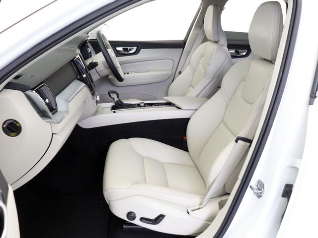 XC60 T5 AWD モーメンタム 360°カメラ フロント8ウェイパワーシート フロントシートヒーター パワーテールゲート リア5面ダークティンテッドガラス 18インチAW テキスタイルコンビシート アイアンオレアルミニウムパネル(11枚目)
