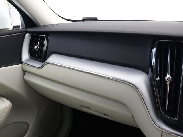 XC60 T5 AWD モーメンタム 360°カメラ フロント8ウェイパワーシート フロントシートヒーター パワーテールゲート リア5面ダークティンテッドガラス 18インチAW テキスタイルコンビシート アイアンオレアルミニウムパネル(13枚目)