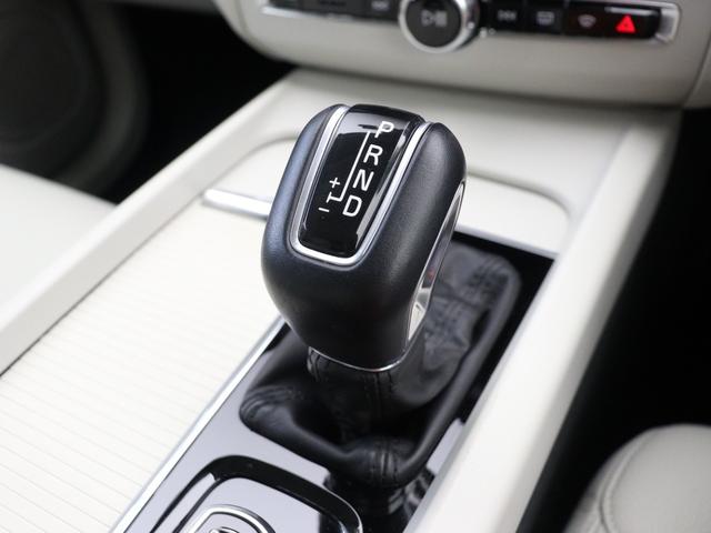 XC60 T5 AWD モーメンタム 360°カメラ フロント8ウェイパワーシート フロントシートヒーター パワーテールゲート リア5面ダークティンテッドガラス 18インチAW テキスタイルコンビシート アイアンオレアルミニウムパネル(17枚目)