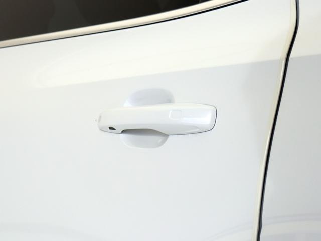 XC60 T5 AWD モーメンタム 360°カメラ フロント8ウェイパワーシート フロントシートヒーター パワーテールゲート リア5面ダークティンテッドガラス 18インチAW テキスタイルコンビシート アイアンオレアルミニウムパネル(24枚目)