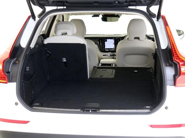 XC60 T5 AWD モーメンタム 360°カメラ フロント8ウェイパワーシート フロントシートヒーター パワーテールゲート リア5面ダークティンテッドガラス 18インチAW テキスタイルコンビシート アイアンオレアルミニウムパネル(28枚目)
