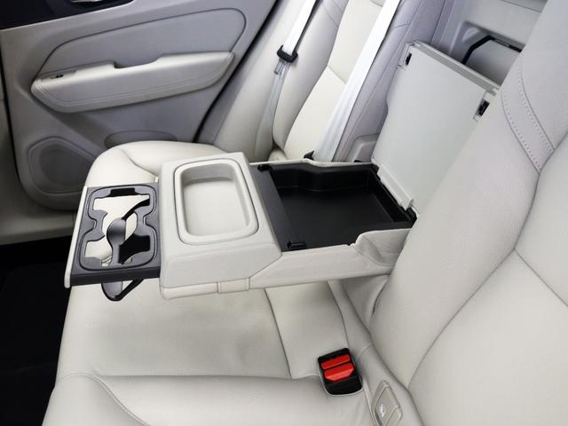 XC60 T5 AWD モーメンタム 360°カメラ フロント8ウェイパワーシート フロントシートヒーター パワーテールゲート リア5面ダークティンテッドガラス 18インチAW テキスタイルコンビシート アイアンオレアルミニウムパネル(38枚目)