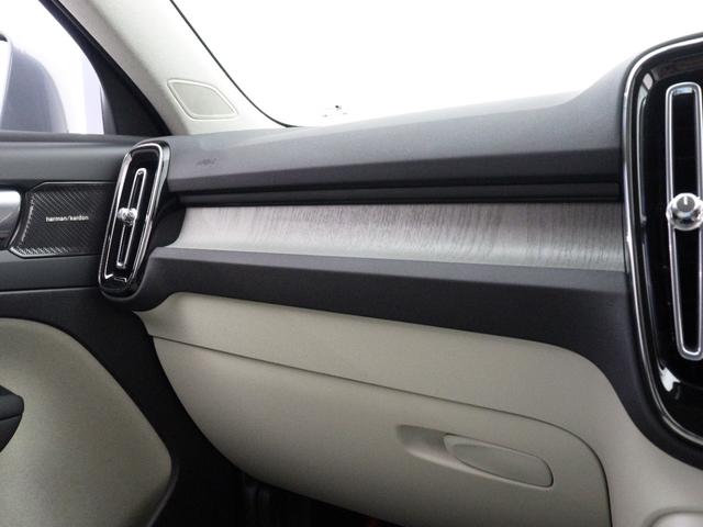 ＸＣ４０ アルティメット　Ｂ４　ＡＷＤ　ピクセルＬＥＤ　Ｇｏｏｇｌｅ搭載　ドラレコ　４８Ｖ　白革　ｈａｒｍａｎ／ｋａｒｄｏｎプレミアムサウンド　前後シートヒーター　ステアリングホイールヒーター　１９インチＡＷ　クリスタルシフトノブ（15枚目）