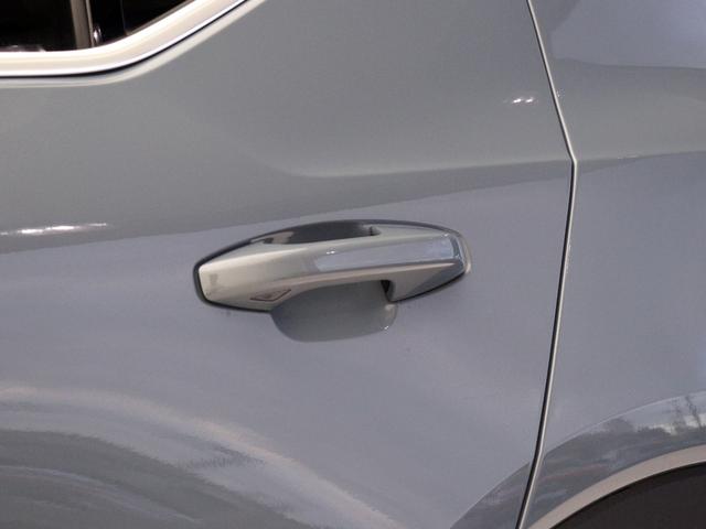 ＸＣ４０ アルティメット　Ｂ４　ＡＷＤ　ピクセルＬＥＤ　Ｇｏｏｇｌｅ搭載　ドラレコ　４８Ｖ　白革　ｈａｒｍａｎ／ｋａｒｄｏｎプレミアムサウンド　前後シートヒーター　ステアリングホイールヒーター　１９インチＡＷ　クリスタルシフトノブ（26枚目）