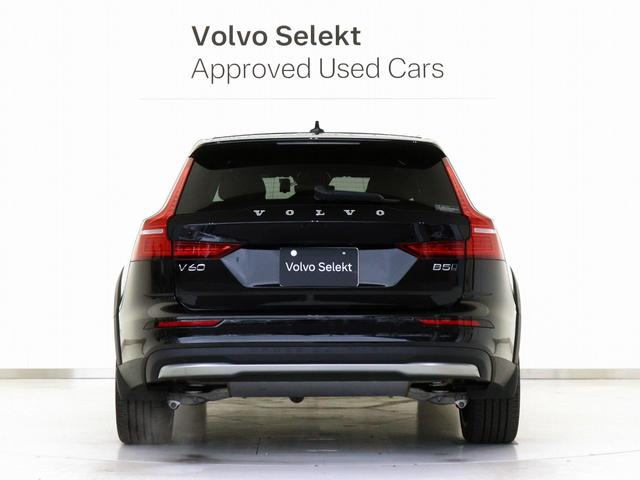 V60 クロスカントリー アルティメット B5 AWD サンルーフ Google搭載 ドラレコ 48V 茶革 harman/kardon 前後シートヒーター ステアリングホイールヒーター リラクゼーション機能 19インチAW リニアライムウッドパネル(10枚目)