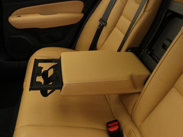 V60 クロスカントリー アルティメット B5 AWD サンルーフ Google搭載 ドラレコ 48V 茶革 harman/kardon 前後シートヒーター ステアリングホイールヒーター リラクゼーション機能 19インチAW リニアライムウッドパネル(39枚目)