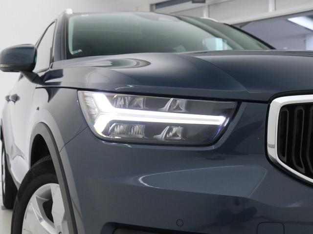 �ЂƂ����ۓI�Ȃs���^�̂k�d�c�w�b�h���C�g�́A�V����̃{���{���ے����郆�j�[�N�ȃA�C�R���ƂȂ��Ă��܂��B�k�d�c�f�C�^�C���E�����j���O�E���C�g��|�W�V�������C�g�A�E�C���J�[�̖������ʂ����܂��B