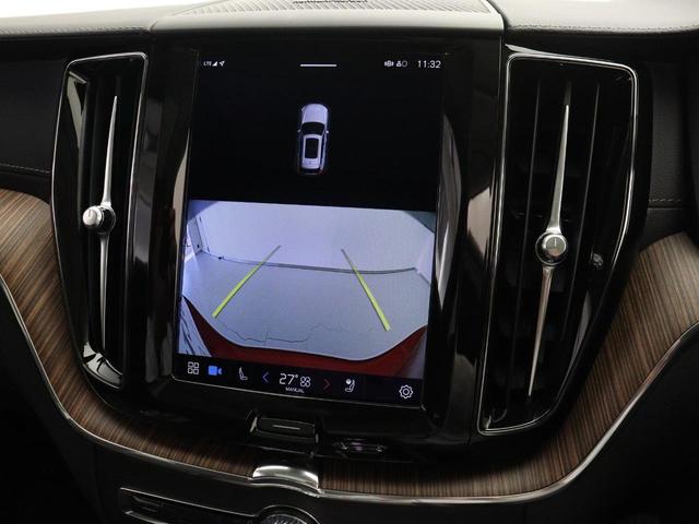 カメラとセンサーのＷサポート。雨天時や夜間など後方視界の確保が困難な時にも、ディスプレイ上に誘導ラインが表示されよりスムーズな駐車をサポートします。