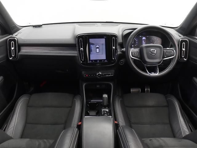 ＸＣ４０ Ｔ４　ＡＷＤ　Ｒデザイン　専用スポーツサス　２０１９年モデル　ドラレコ　パワーテールゲート　ワイヤレススマホチャージ　１９インチＡＷ　シートヒーター　専用Ｎｕｂｕｃｋ／ファインナッパレザーコンビネーションシート　３６０°カメラ（4枚目）
