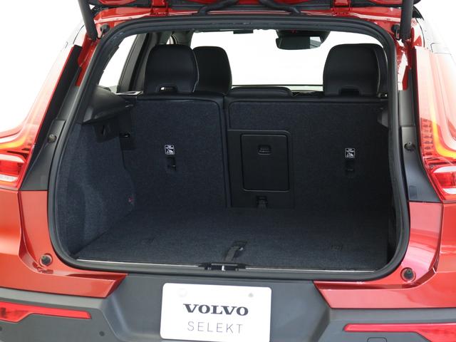 ＸＣ４０ Ｔ４　ＡＷＤ　Ｒデザイン　専用スポーツサス　２０１９年モデル　ドラレコ　パワーテールゲート　ワイヤレススマホチャージ　１９インチＡＷ　シートヒーター　専用Ｎｕｂｕｃｋ／ファインナッパレザーコンビネーションシート　３６０°カメラ（10枚目）