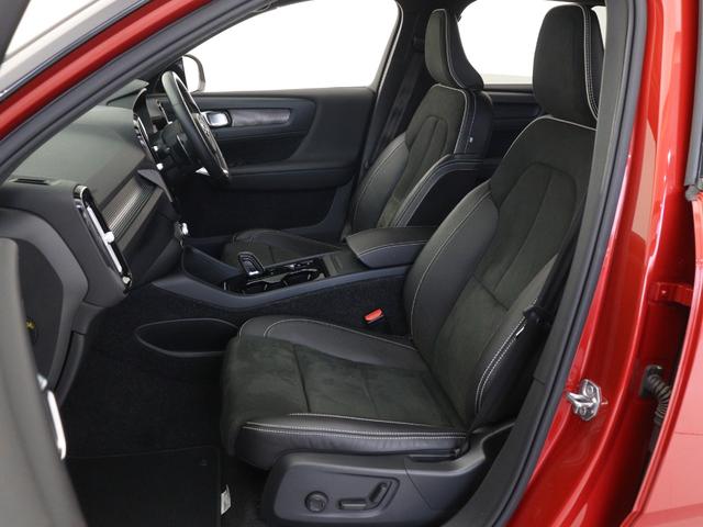 ＸＣ４０ Ｔ４　ＡＷＤ　Ｒデザイン　専用スポーツサス　２０１９年モデル　ドラレコ　パワーテールゲート　ワイヤレススマホチャージ　１９インチＡＷ　シートヒーター　専用Ｎｕｂｕｃｋ／ファインナッパレザーコンビネーションシート　３６０°カメラ（11枚目）