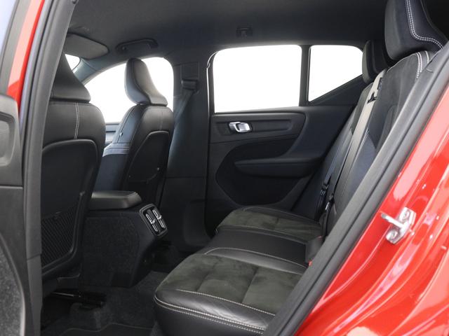 ＸＣ４０ Ｔ４　ＡＷＤ　Ｒデザイン　専用スポーツサス　２０１９年モデル　ドラレコ　パワーテールゲート　ワイヤレススマホチャージ　１９インチＡＷ　シートヒーター　専用Ｎｕｂｕｃｋ／ファインナッパレザーコンビネーションシート　３６０°カメラ（12枚目）