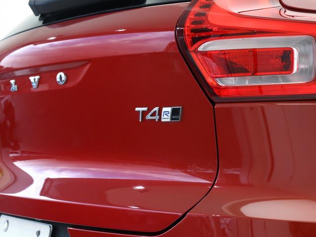 ＸＣ４０ Ｔ４　ＡＷＤ　Ｒデザイン　専用スポーツサス　２０１９年モデル　ドラレコ　パワーテールゲート　ワイヤレススマホチャージ　１９インチＡＷ　シートヒーター　専用Ｎｕｂｕｃｋ／ファインナッパレザーコンビネーションシート　３６０°カメラ（30枚目）
