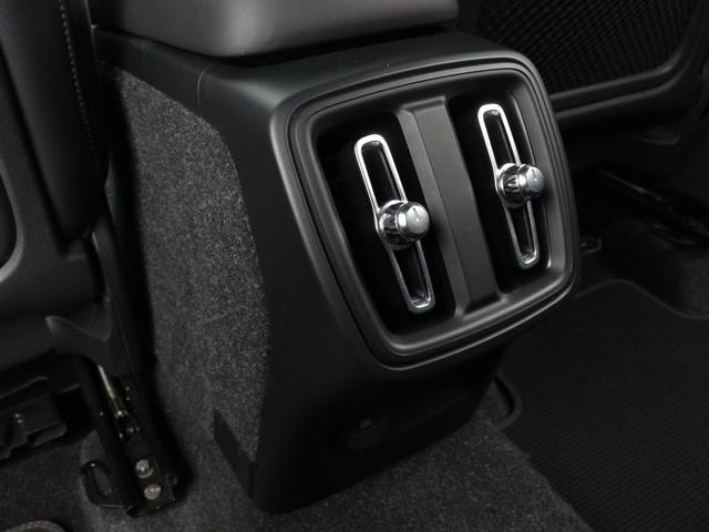 ＸＣ４０ Ｔ４　ＡＷＤ　Ｒデザイン　専用スポーツサス　２０１９年モデル　ドラレコ　パワーテールゲート　ワイヤレススマホチャージ　１９インチＡＷ　シートヒーター　専用Ｎｕｂｕｃｋ／ファインナッパレザーコンビネーションシート　３６０°カメラ（42枚目）