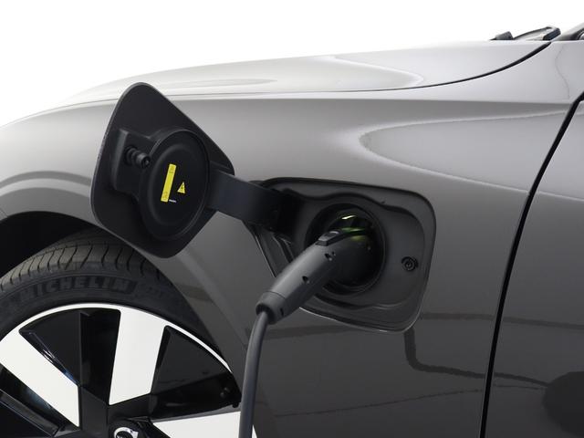 Ｖ６０ ウルトラ　Ｔ６　ＡＷＤ　プラグインハイブリッド　ＰＨＥＶ　サンルーフ　Ｂ＆Ｗ　２０２５年モデル　Ｇｏｏｇｌｅ搭載　ドラレコ　白革　前後シートヒーター　ステアリングヒーター　ベンチレーション機能　リラクゼーション機能　クリスタルシフトノブ　１９ＡＷ（9枚目）