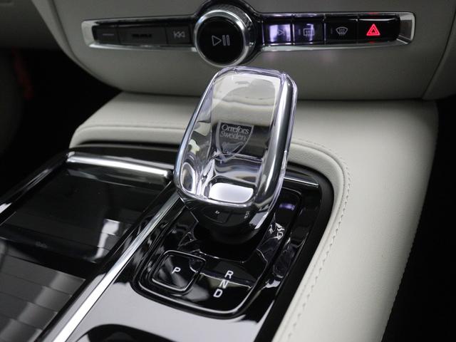 Ｖ６０ ウルトラ　Ｔ６　ＡＷＤ　プラグインハイブリッド　ＰＨＥＶ　サンルーフ　Ｂ＆Ｗ　２０２５年モデル　Ｇｏｏｇｌｅ搭載　ドラレコ　白革　前後シートヒーター　ステアリングヒーター　ベンチレーション機能　リラクゼーション機能　クリスタルシフトノブ　１９ＡＷ（21枚目）