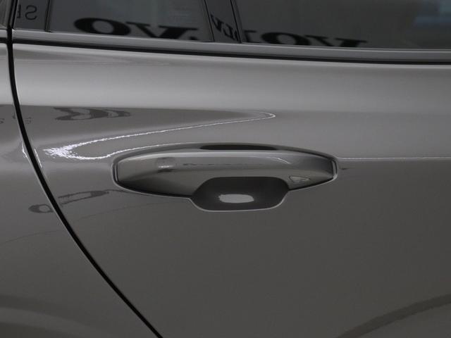 Ｖ６０ ウルトラ　Ｔ６　ＡＷＤ　プラグインハイブリッド　ＰＨＥＶ　サンルーフ　Ｂ＆Ｗ　２０２５年モデル　Ｇｏｏｇｌｅ搭載　ドラレコ　白革　前後シートヒーター　ステアリングヒーター　ベンチレーション機能　リラクゼーション機能　クリスタルシフトノブ　１９ＡＷ（27枚目）