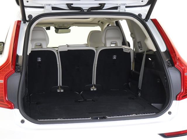 XC90 リチャージアルテメットT8AWDプラグインハイブリド PHEV サンルーフ エアサス 2023年モデル 3列7人乗り Google搭載 ドラレコ 白革 harman/kardon シートヒーター ステアリングヒーター リラクゼーション機能 22インチAW(12枚目)