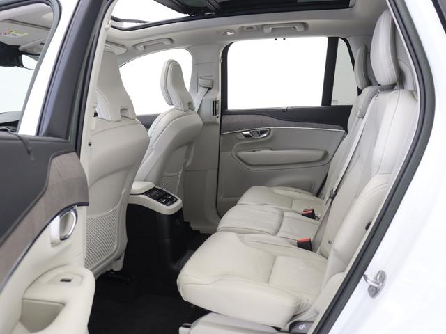 XC90 リチャージアルテメットT8AWDプラグインハイブリド PHEV サンルーフ エアサス 2023年モデル 3列7人乗り Google搭載 ドラレコ 白革 harman/kardon シートヒーター ステアリングヒーター リラクゼーション機能 22インチAW(14枚目)